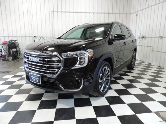 2022 GMC Terrain SLT Black 001