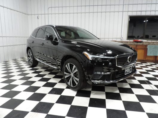 2022 Volvo XC60 Black 007