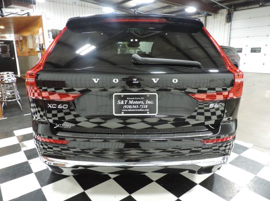 2022 Volvo XC60 Black 016