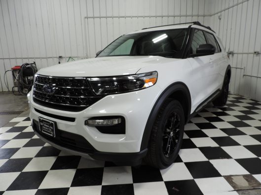 2022 Ford Explorer White 001