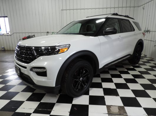 2022 Ford Explorer White 002