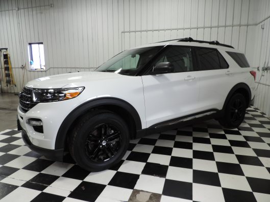 2022 Ford Explorer White 003