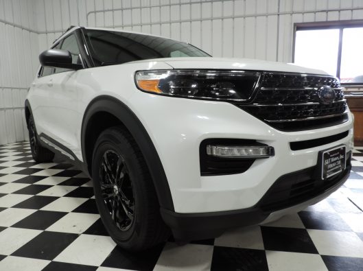 2022 Ford Explorer White 007