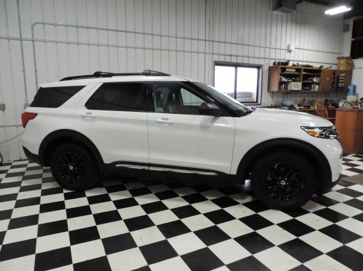 2022 Ford Explorer White 010