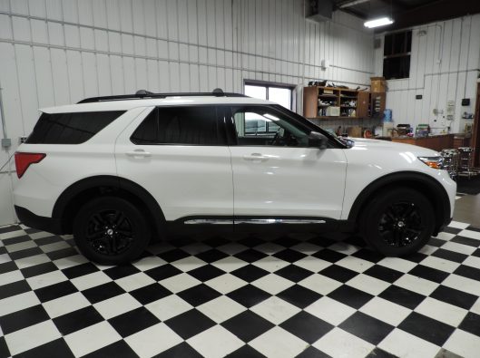 2022 Ford Explorer White 011