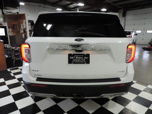 2022 Ford Explorer White 017