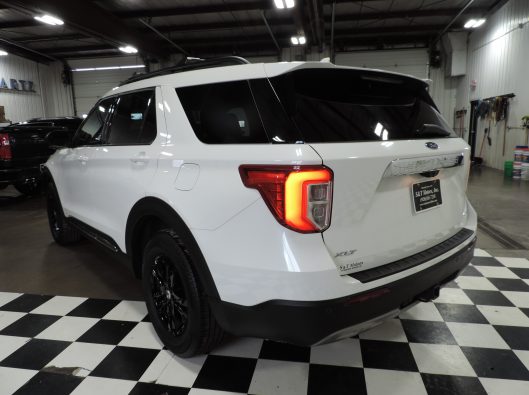 2022 Ford Explorer White 018