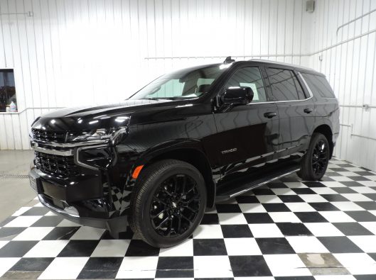 2023 Chev Tahoe Black 002