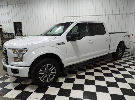 2016 Ford F150 Super Crew White 003