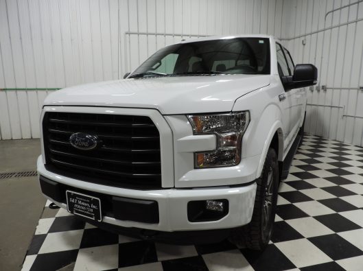 2016 Ford F150 Super Crew White 004