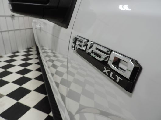 2016 Ford F150 Super Crew White 010