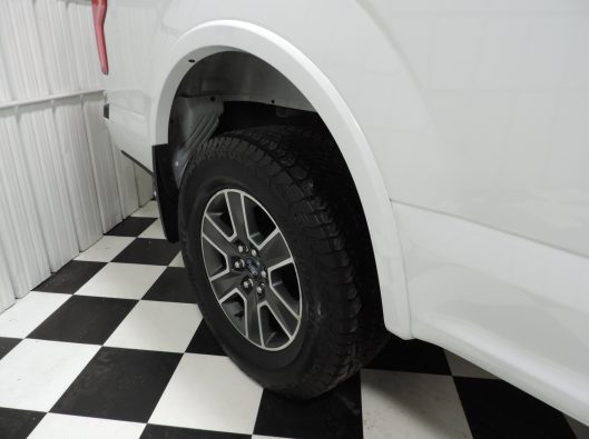 2016 Ford F150 Super Crew White 012