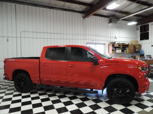 2023 Chev Silverado Ralley Edition Red 011