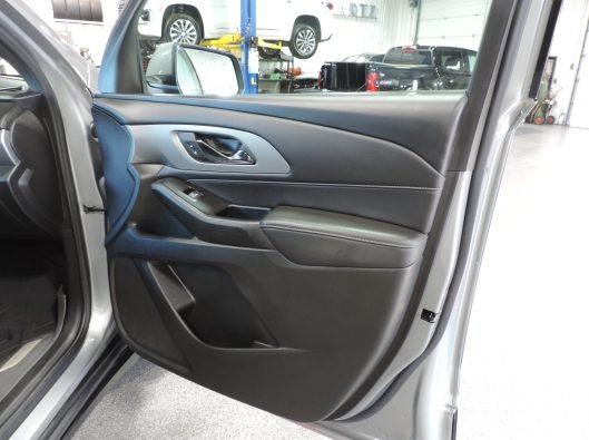 2023 Chev Traverse LT FWD 015