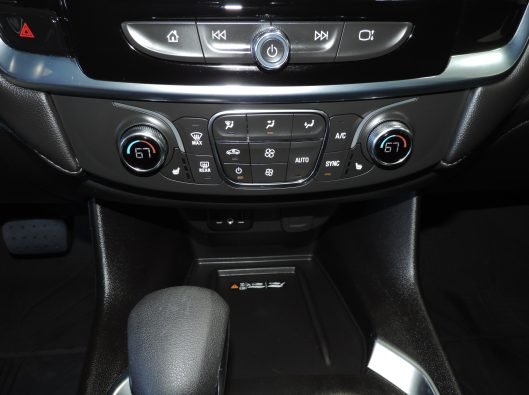 2023 Chev Traverse LT FWD 038