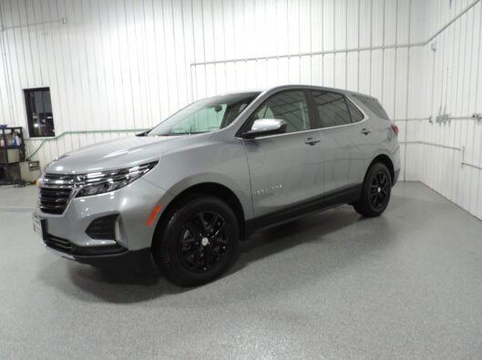 2023 Chev Equinox Gray 003