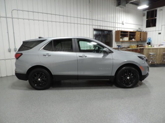 2023 Chev Equinox Gray 012