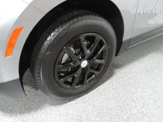2023 Chev Equinox Gray 015