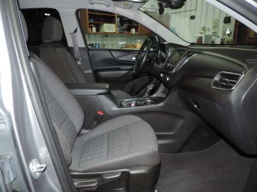 2023 Chev Equinox Gray 023