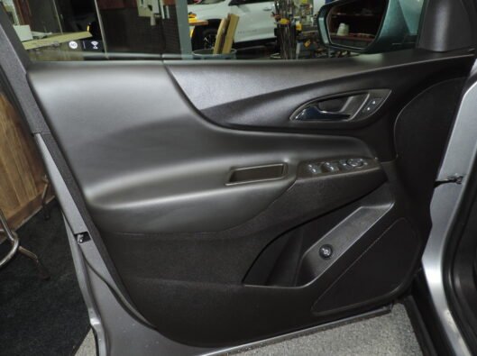2023 Chev Equinox Gray 031