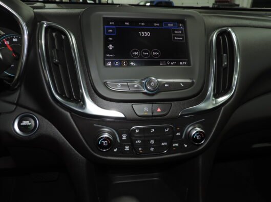 2023 Chev Equinox Gray 035