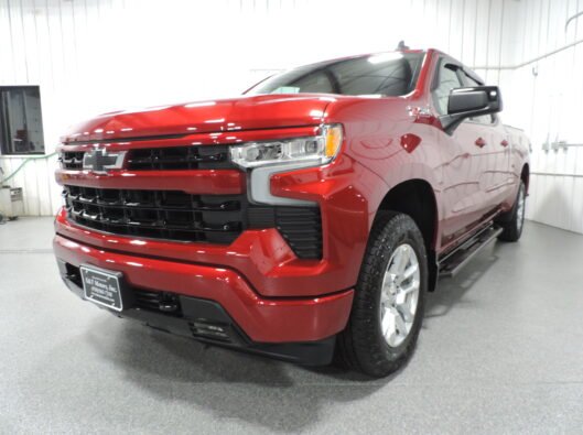 2023 Chevrolet Silverado Burgandy 007