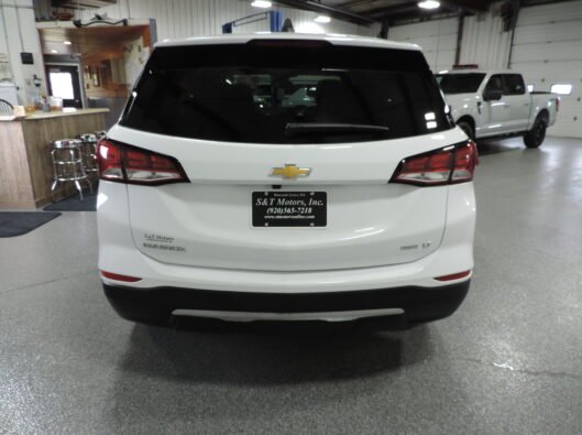 2024 Chev Equinox White AWD 016