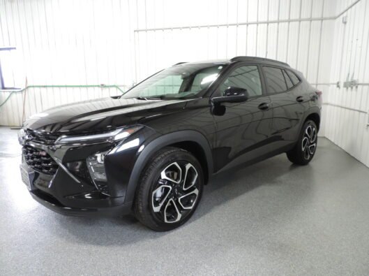 2025 Chev Trax RS Black 002