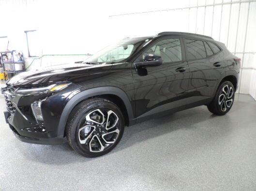2025 Chev Trax RS Black 003