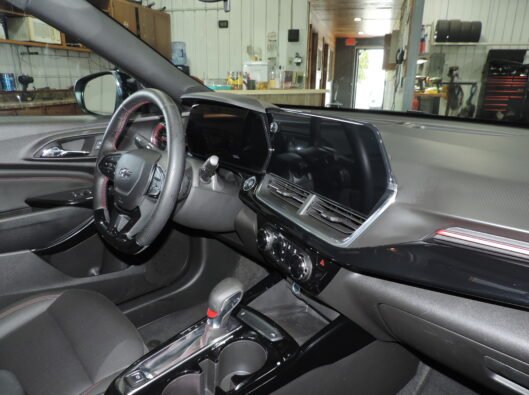 2025 Chev Trax RS Black 023