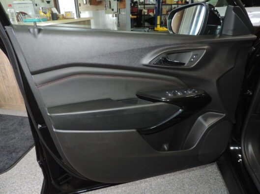 2025 Chev Trax RS Black 031