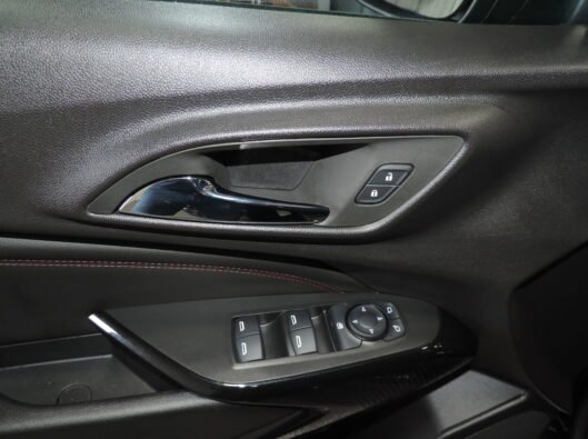 2025 Chev Trax RS Black 032