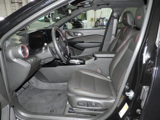 2025 Chev Trax RS Black 033