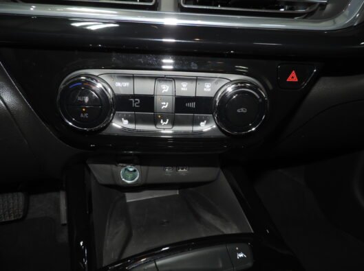 2025 Chev Trax RS Black 036