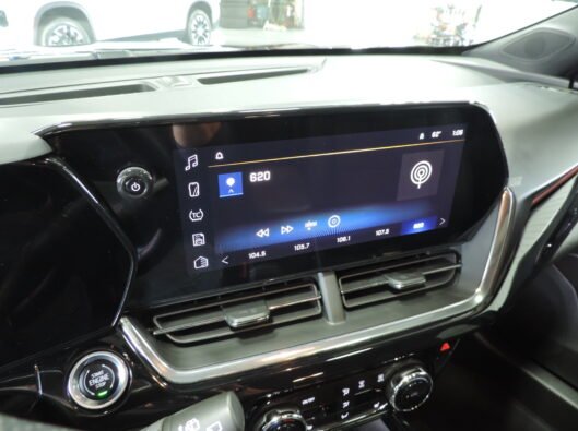 2025 Chev Trax RS Black 039