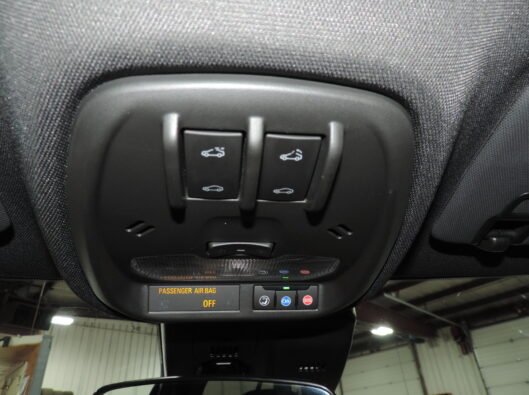 2025 Chev Trax RS Black 041