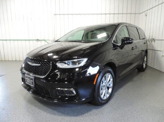 2024 Chrysler Pacifica 001