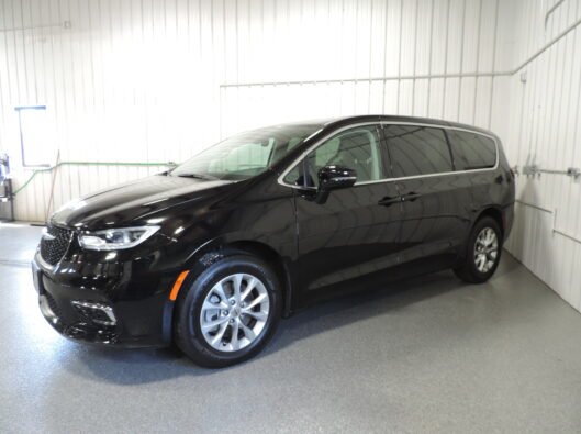 2024 Chrysler Pacifica 003