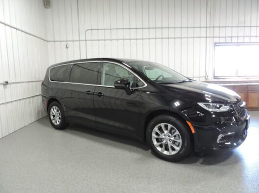 2024 Chrysler Pacifica 010