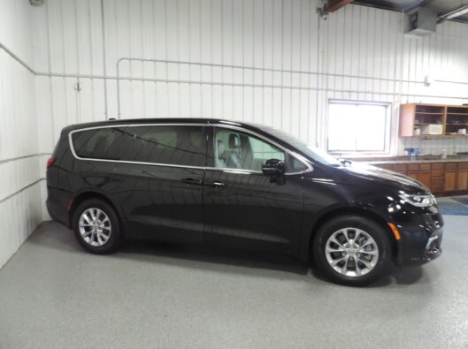 2024 Chrysler Pacifica 011