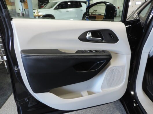 2024 Chrysler Pacifica 032
