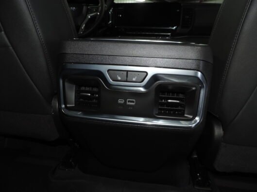 2025 HD 3500 LTZ Silverado 037