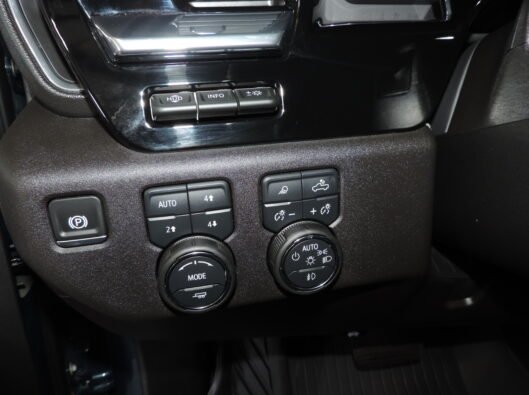 2025 HD 3500 LTZ Silverado 044