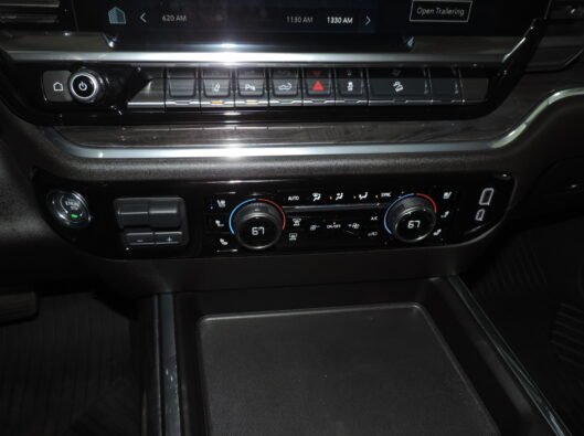 2025 HD 3500 LTZ Silverado 050