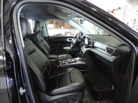 2023 Ford Explorer Black 020