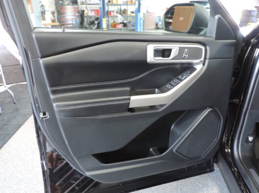 2023 Ford Explorer Black 032