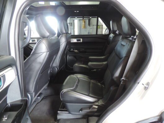 2023 Ford Explorer ST White 040