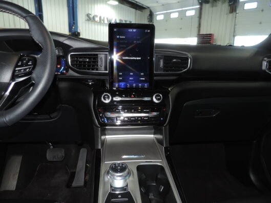 2023 Ford Explorer ST White 049