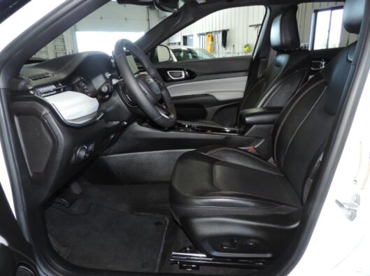 2023 Jeep Compass White 038