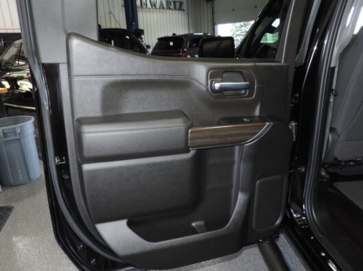 2022 Chev Silverado Black 039